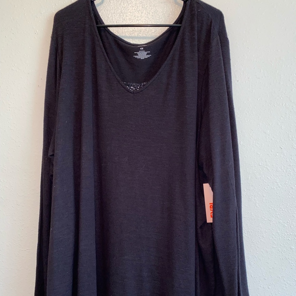 Black shirt, with polka dot back